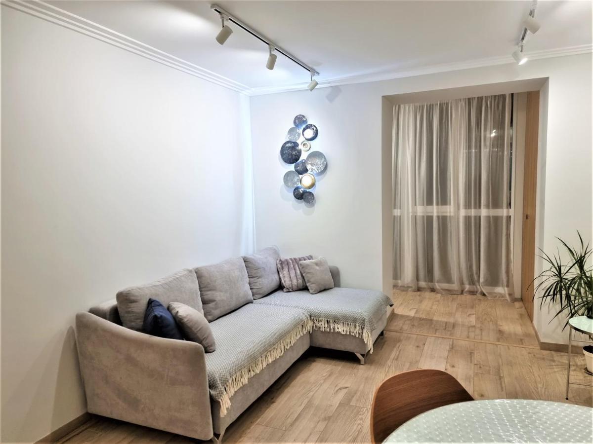 Світло Цілодобово Сучасні Апартаменти Біля Парку Топільче Ternopil Exteriér fotografie